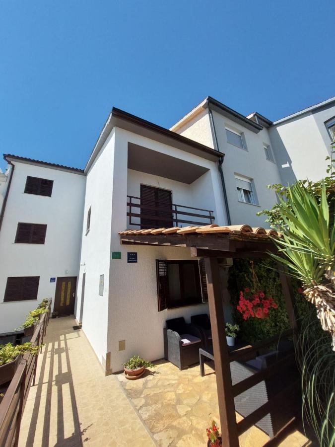 The Big Smile Apartments Pula Exterior photo