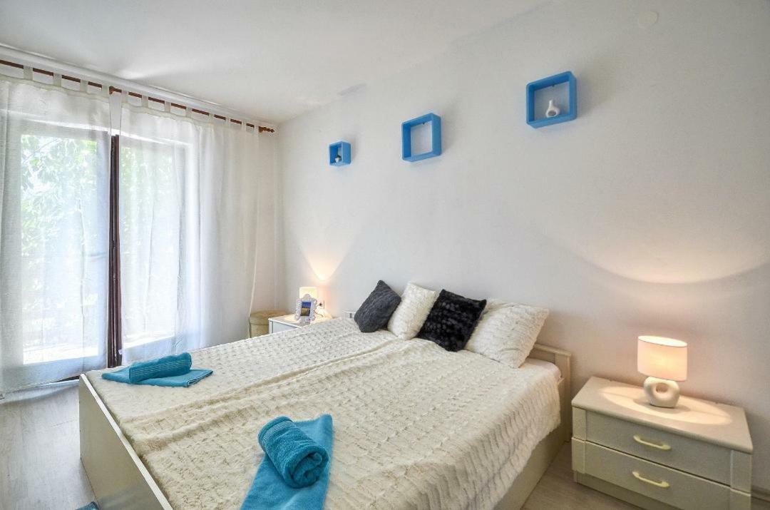 The Big Smile Apartments Pula Exterior photo